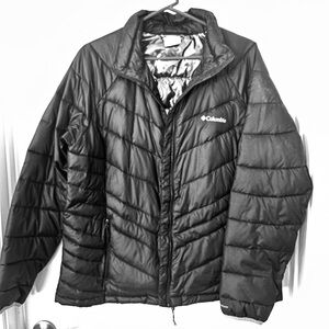 Columbia Women’s Interchange 2 in 1 jacket. Only worn 3 times.